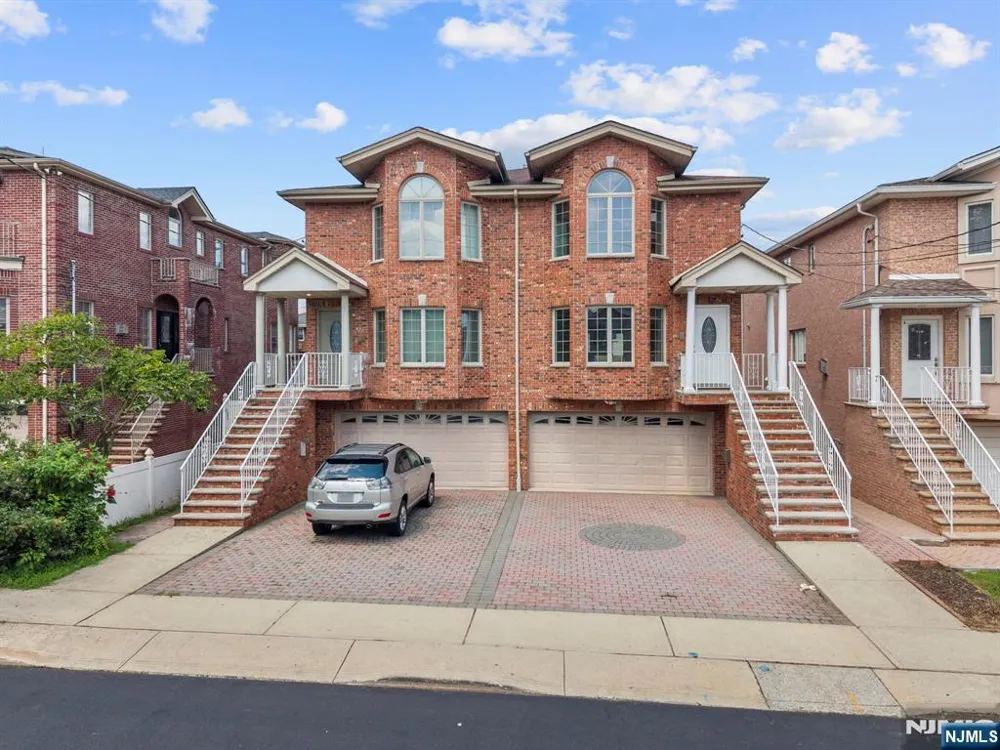 433 1st Street B Palisades Park, NJ 07650