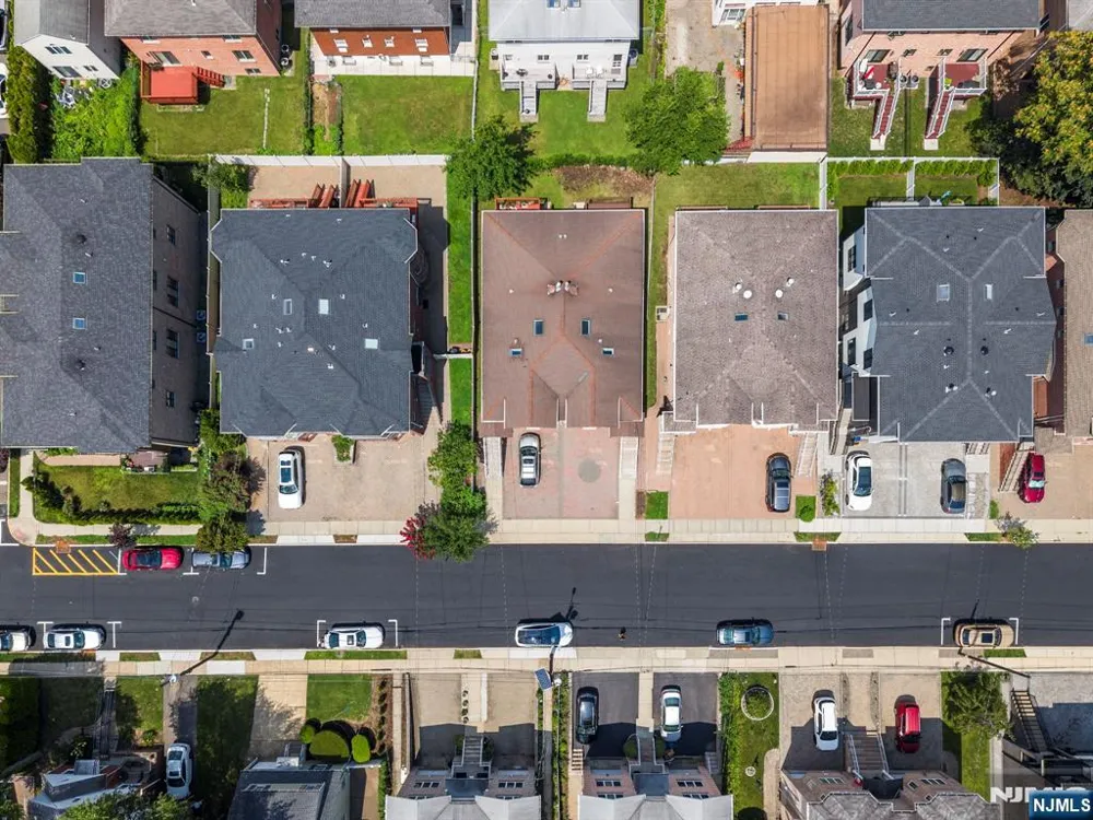 433 1st Street B Palisades Park, NJ 07650