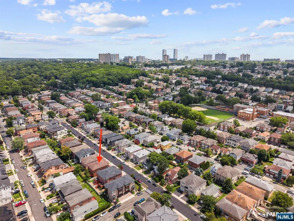 433 1st Street B Palisades Park, NJ 07650
