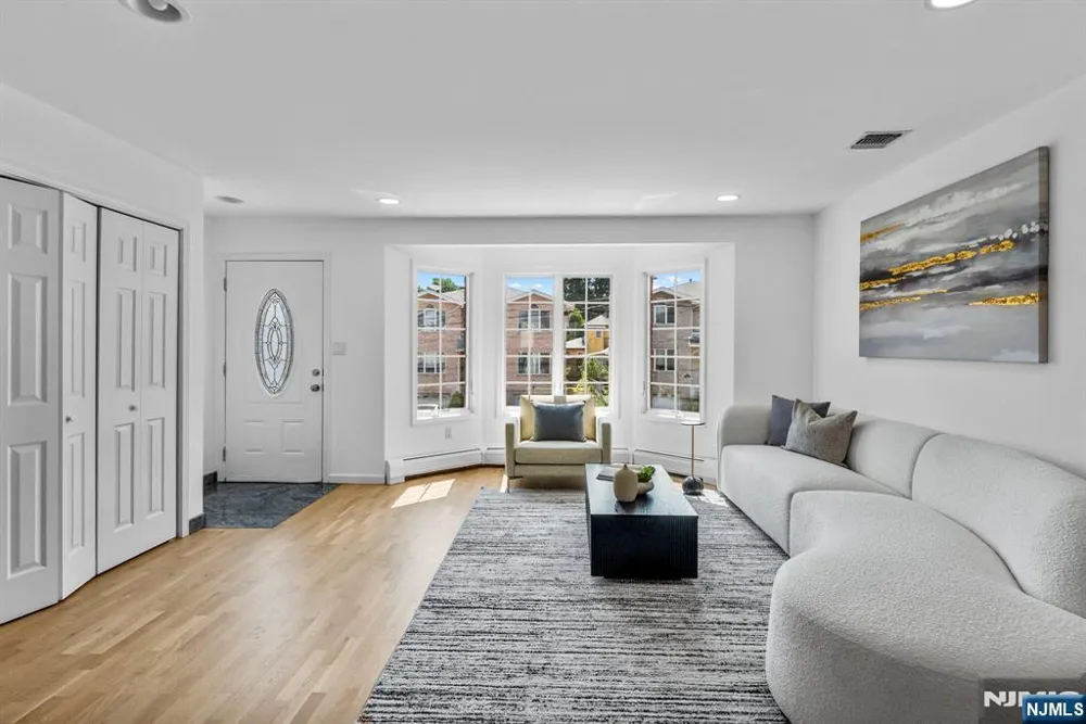 433 1st Street B Palisades Park, NJ 07650