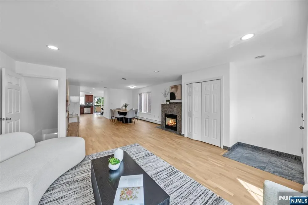 433 1st Street B Palisades Park, NJ 07650