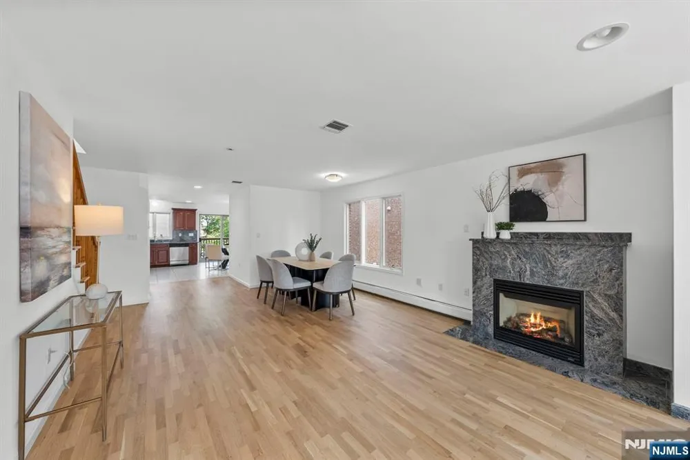 433 1st Street B Palisades Park, NJ 07650
