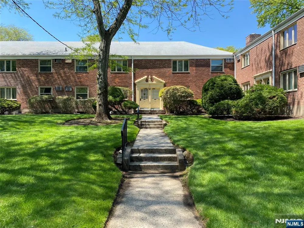 50 S 1st 4 B Bergenfield, NJ 07621