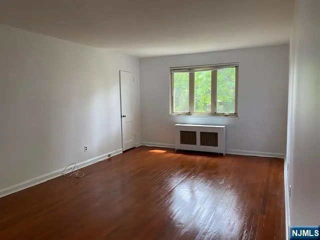 50 S 1st 4 B Bergenfield, NJ 07621