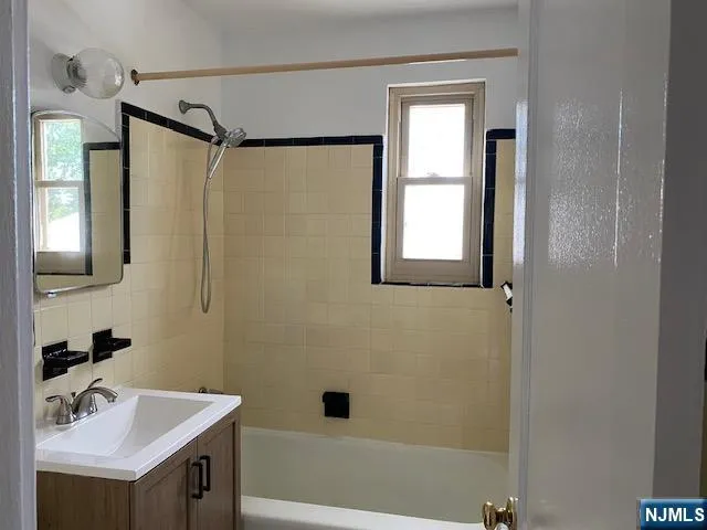 50 S 1st 4 B Bergenfield, NJ 07621