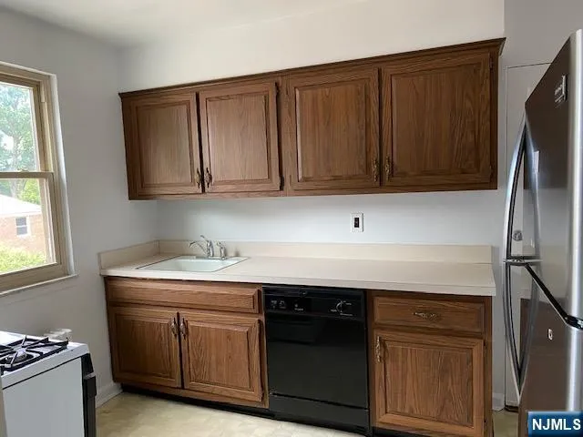 50 S 1st 4 B Bergenfield, NJ 07621