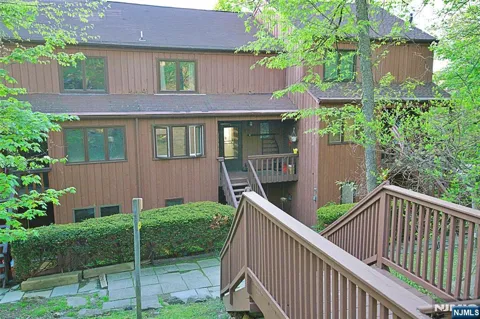 9 Village Way 4