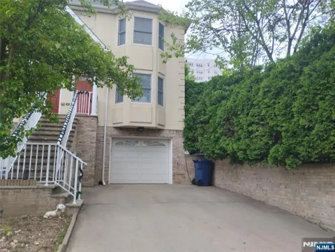 277 3rd Street