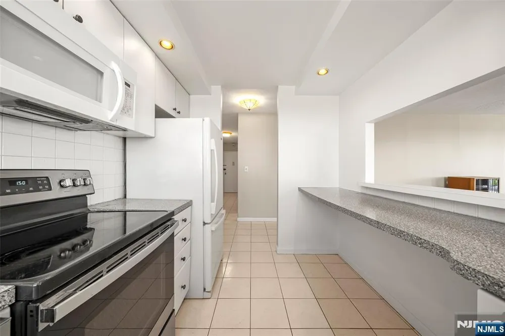 7855 Boulevard East 19L North Bergen, NJ 07047