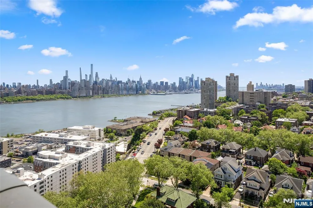 7855 Boulevard East 19L North Bergen, NJ 07047