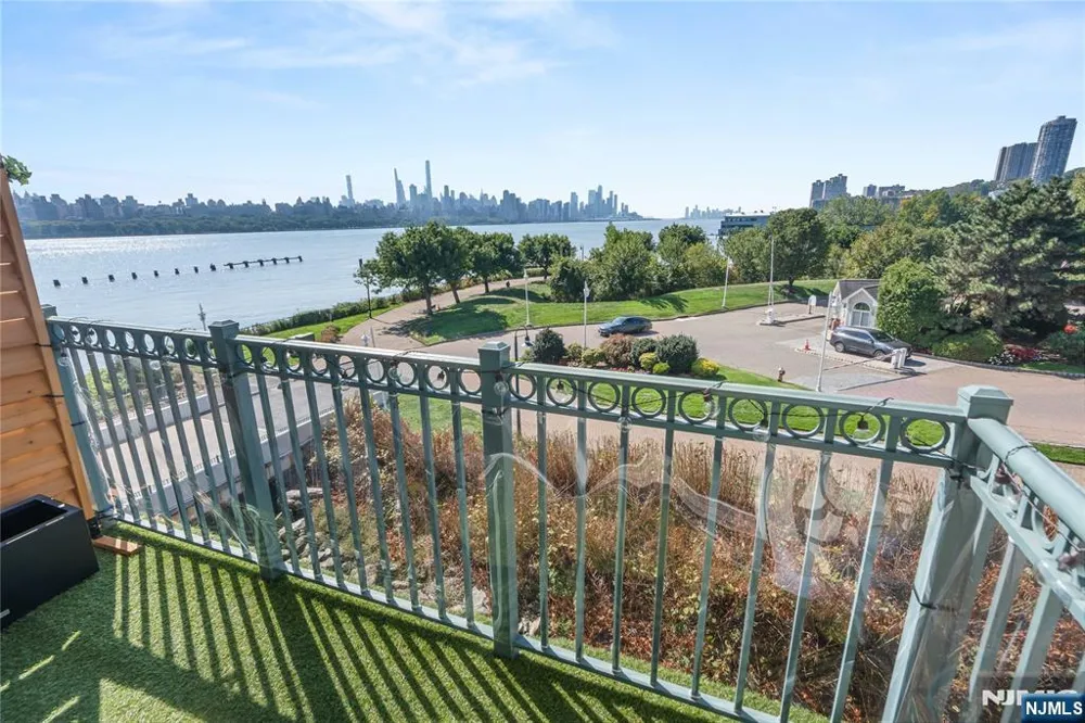 226 The Promenade Edgewater, NJ 07020