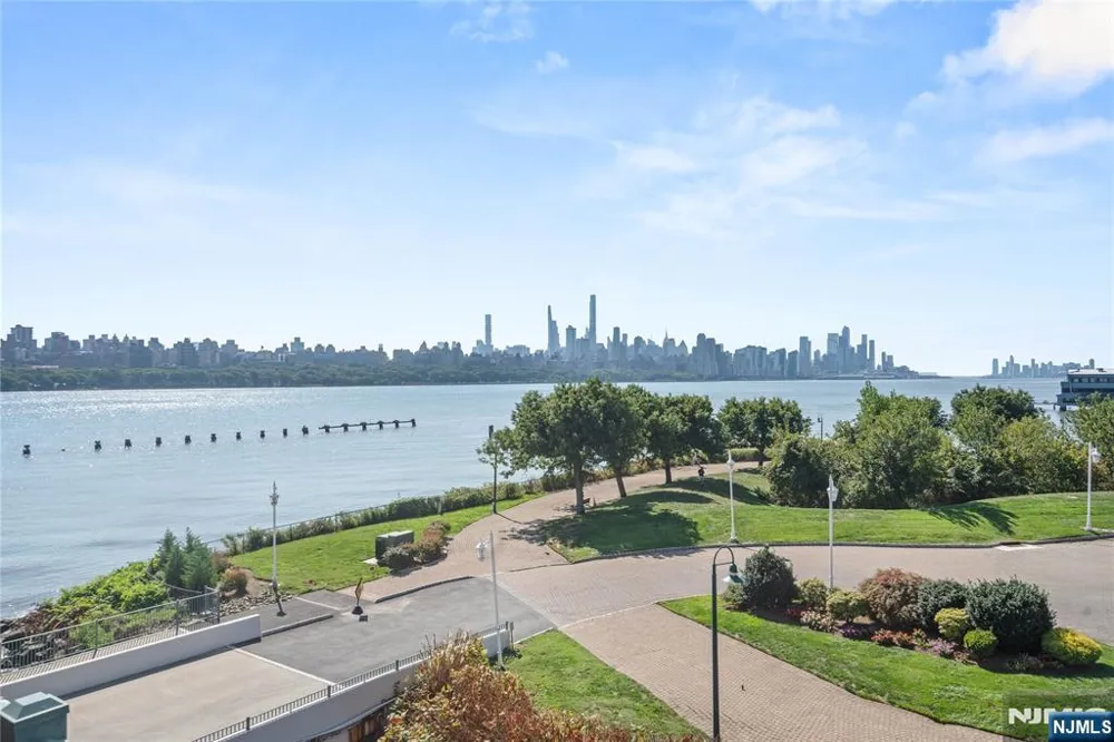 226 The Promenade Edgewater, NJ 07020