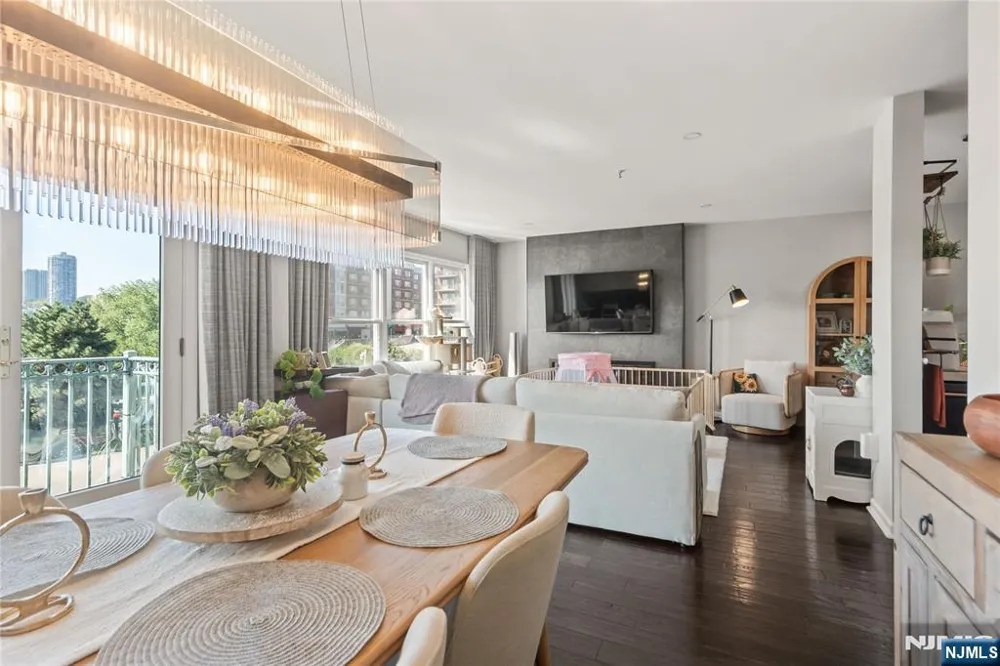 226 The Promenade Edgewater, NJ 07020