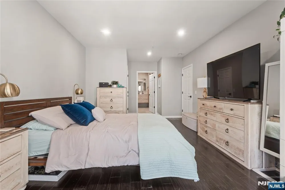 226 The Promenade Edgewater, NJ 07020
