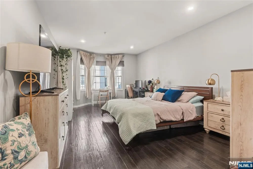 226 The Promenade Edgewater, NJ 07020