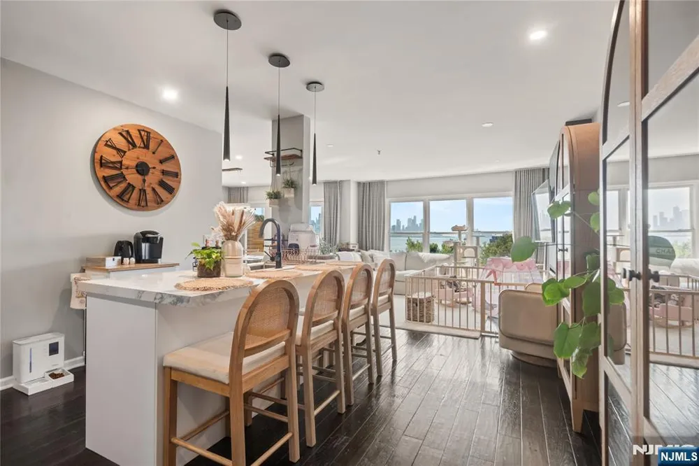226 The Promenade Edgewater, NJ 07020