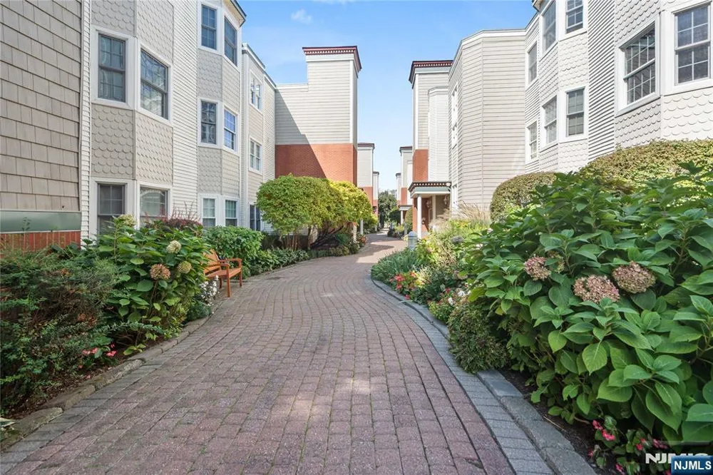 226 The Promenade Edgewater, NJ 07020