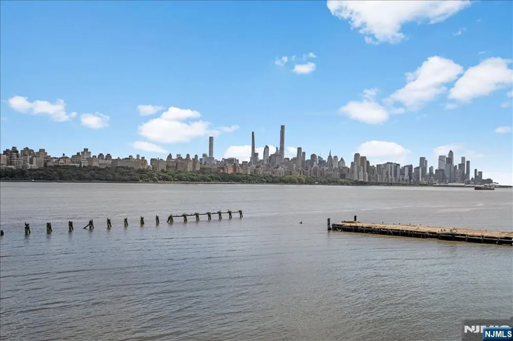226 The Promenade Edgewater, NJ 07020