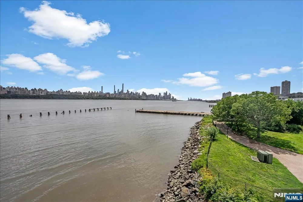 226 The Promenade Edgewater, NJ 07020