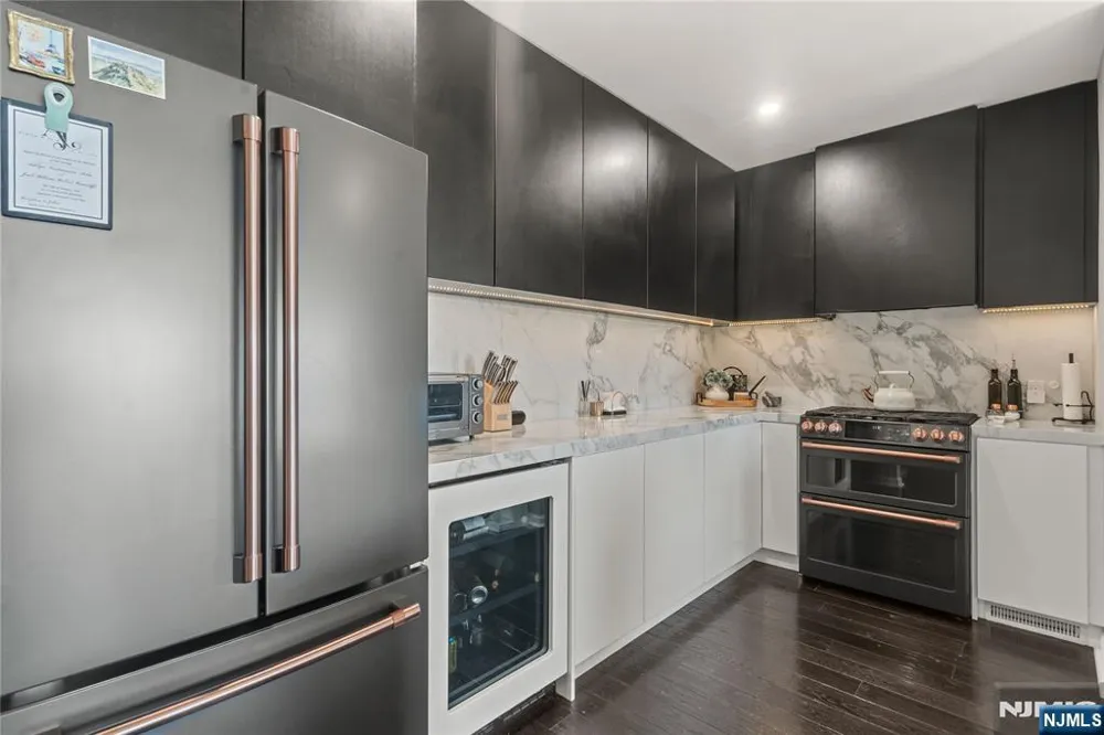 226 The Promenade Edgewater, NJ 07020