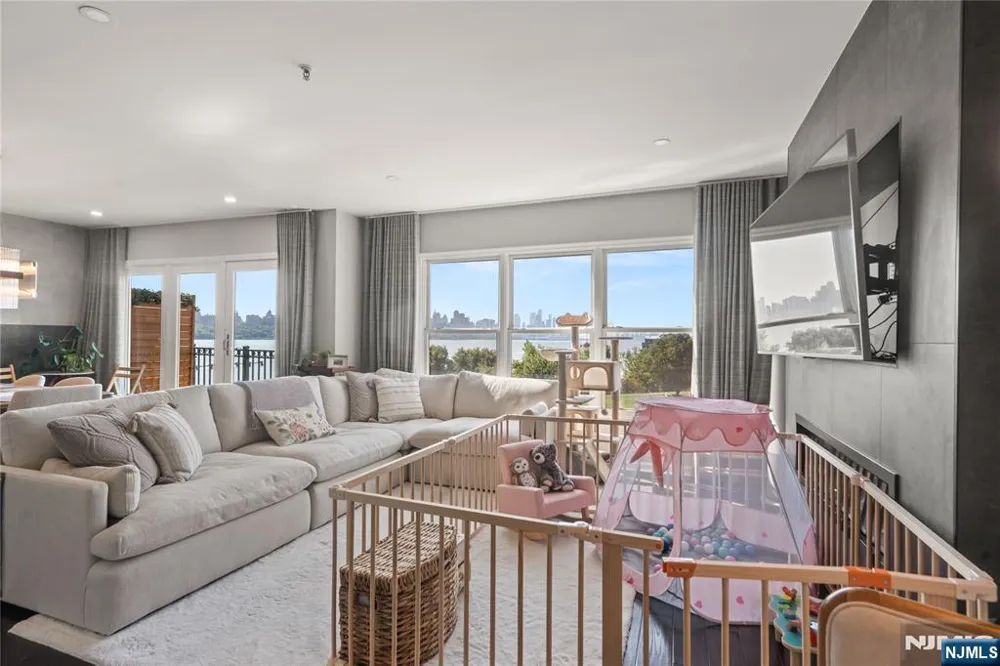 226 The Promenade Edgewater, NJ 07020