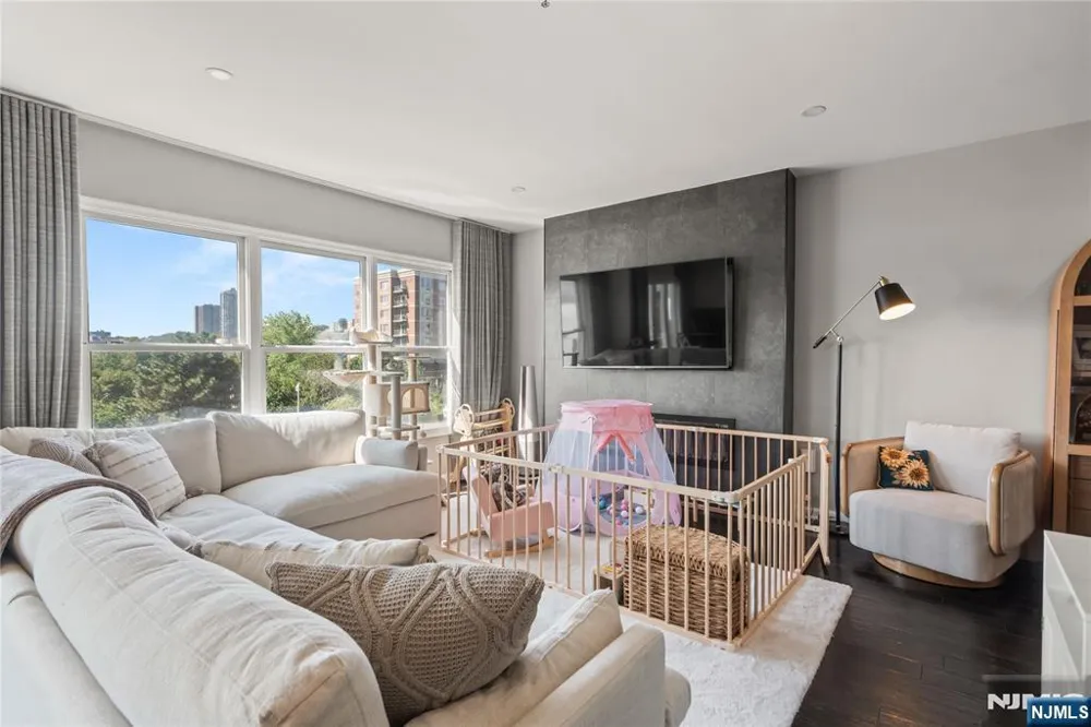 226 The Promenade Edgewater, NJ 07020