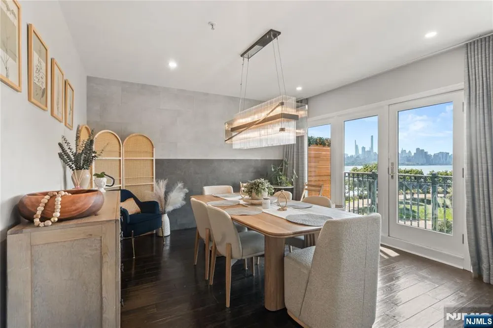 226 The Promenade Edgewater, NJ 07020