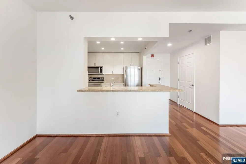 2305 City Place Edgewater, NJ 07020