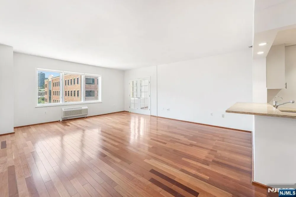 2305 City Place Edgewater, NJ 07020