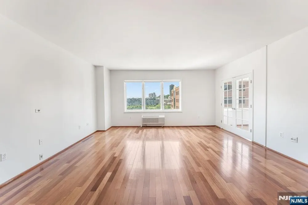2305 City Place Edgewater, NJ 07020