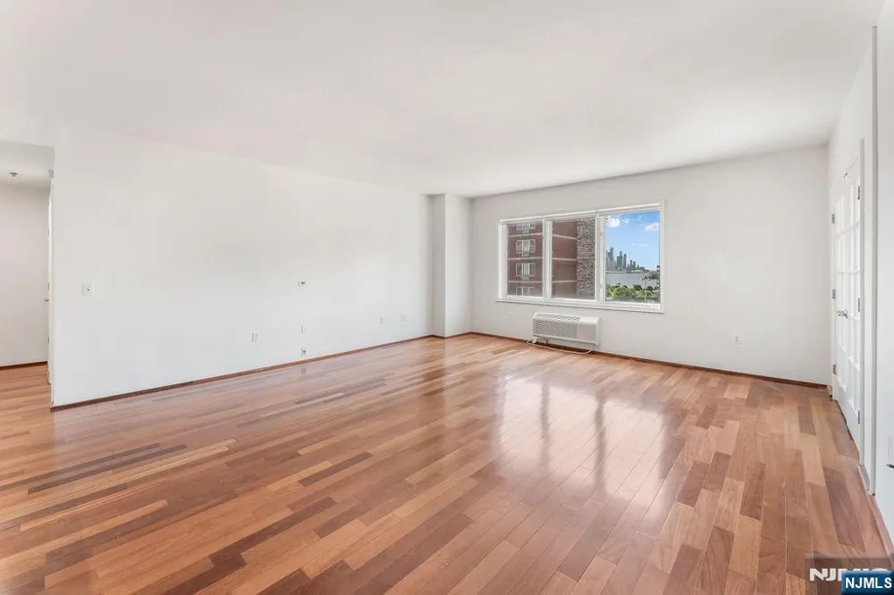 2305 City Place Edgewater, NJ 07020