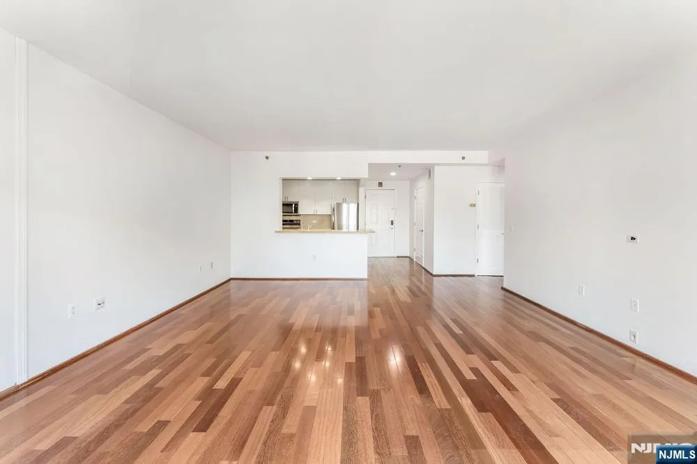 2305 City Place Edgewater, NJ 07020