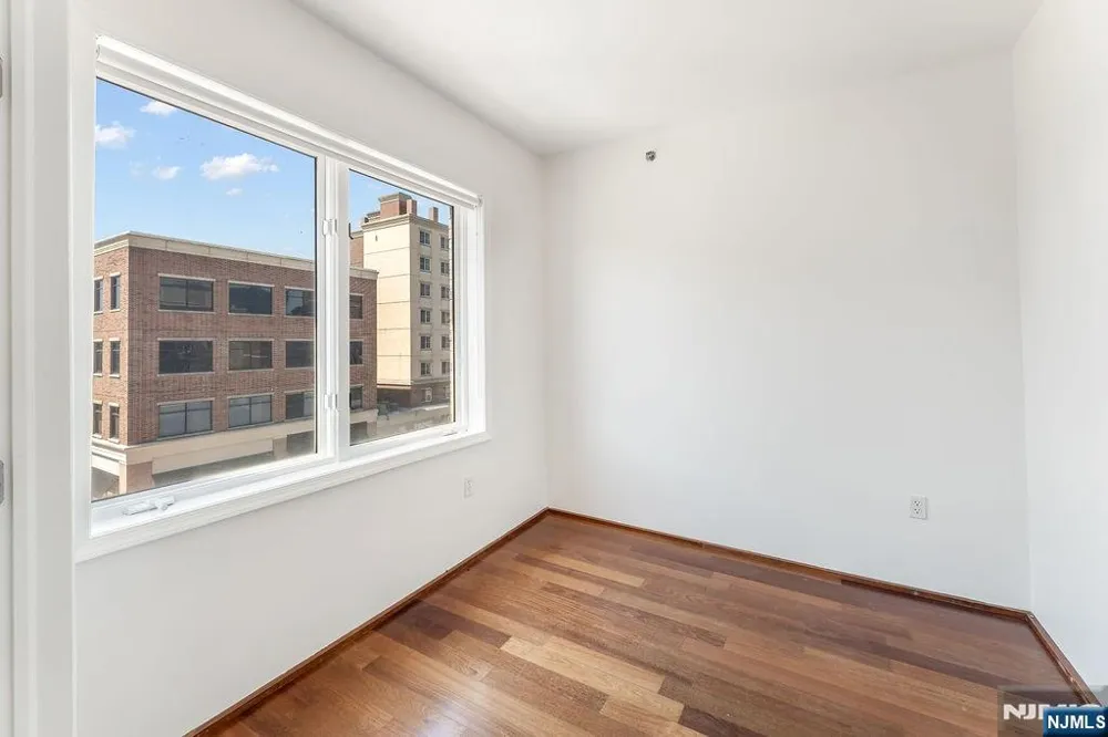 2305 City Place Edgewater, NJ 07020