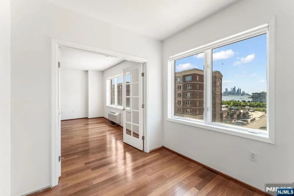 2305 City Place Edgewater, NJ 07020