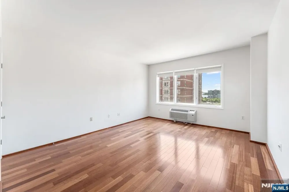 2305 City Place Edgewater, NJ 07020