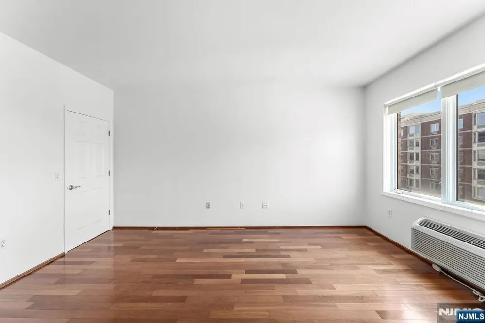 2305 City Place Edgewater, NJ 07020