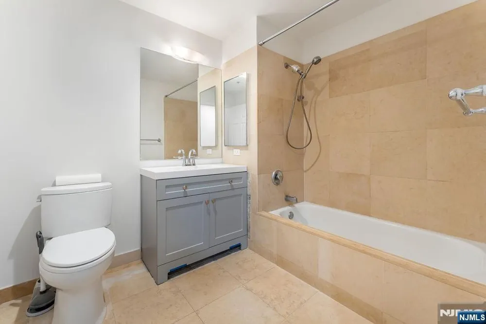 2305 City Place Edgewater, NJ 07020