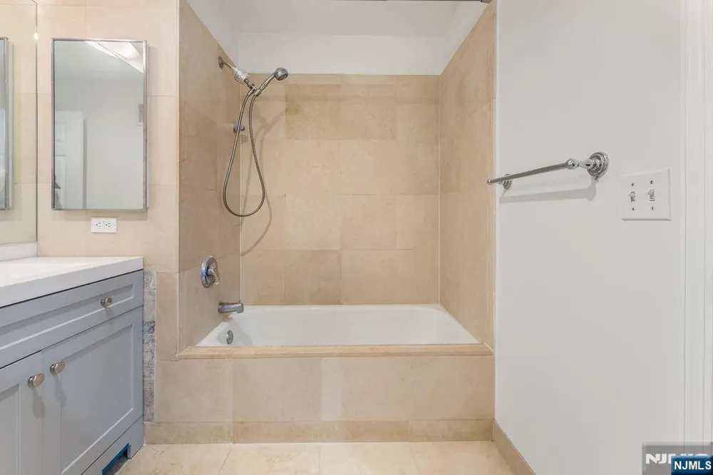 2305 City Place Edgewater, NJ 07020