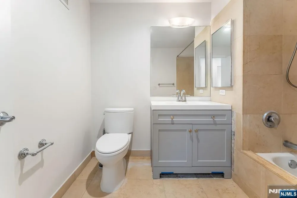 2305 City Place Edgewater, NJ 07020
