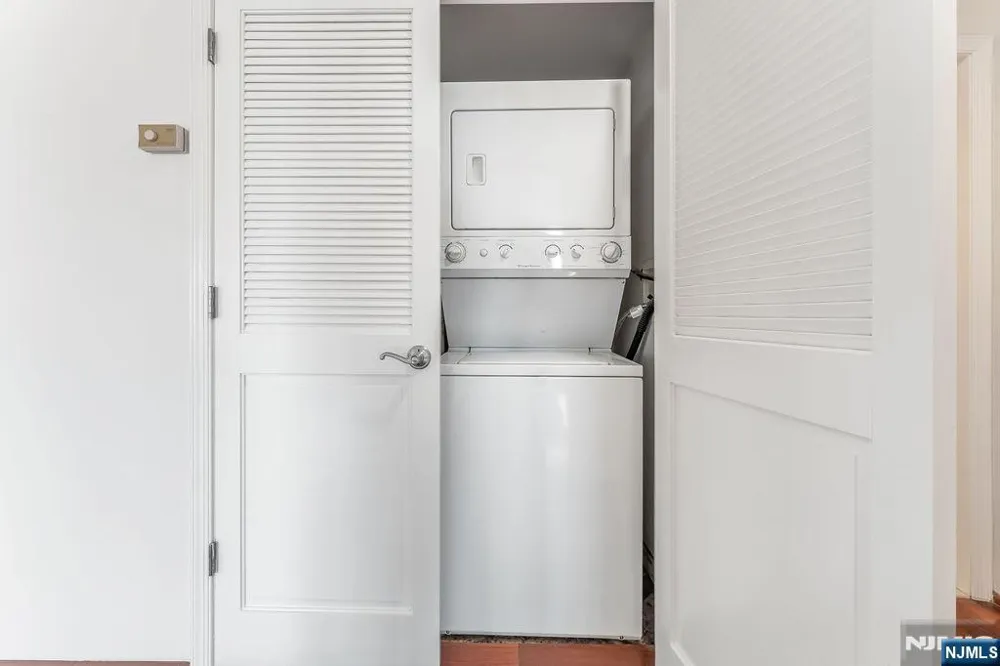 2305 City Place Edgewater, NJ 07020
