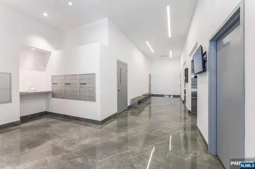 2305 City Place Edgewater, NJ 07020