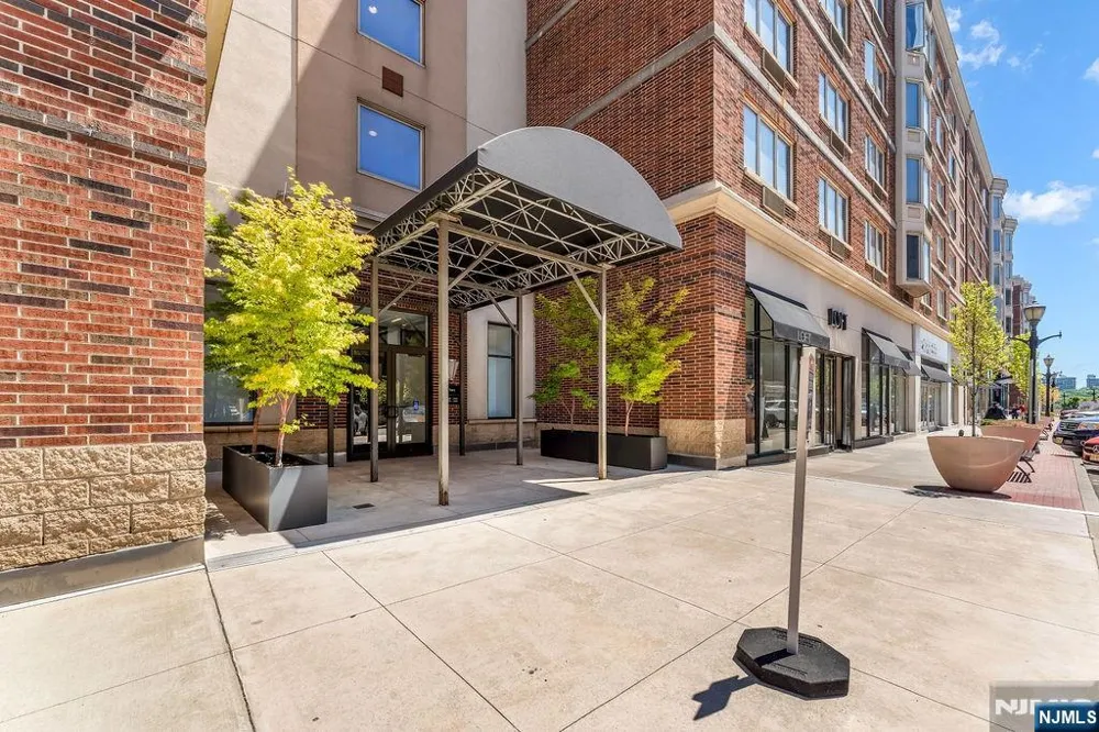 2305 City Place Edgewater, NJ 07020