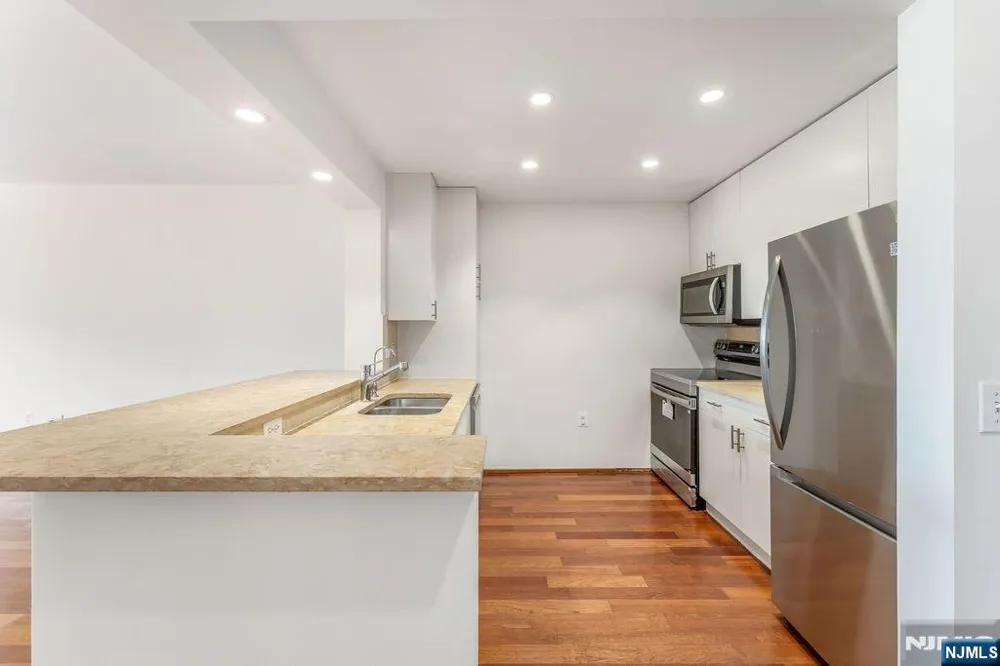 2305 City Place Edgewater, NJ 07020