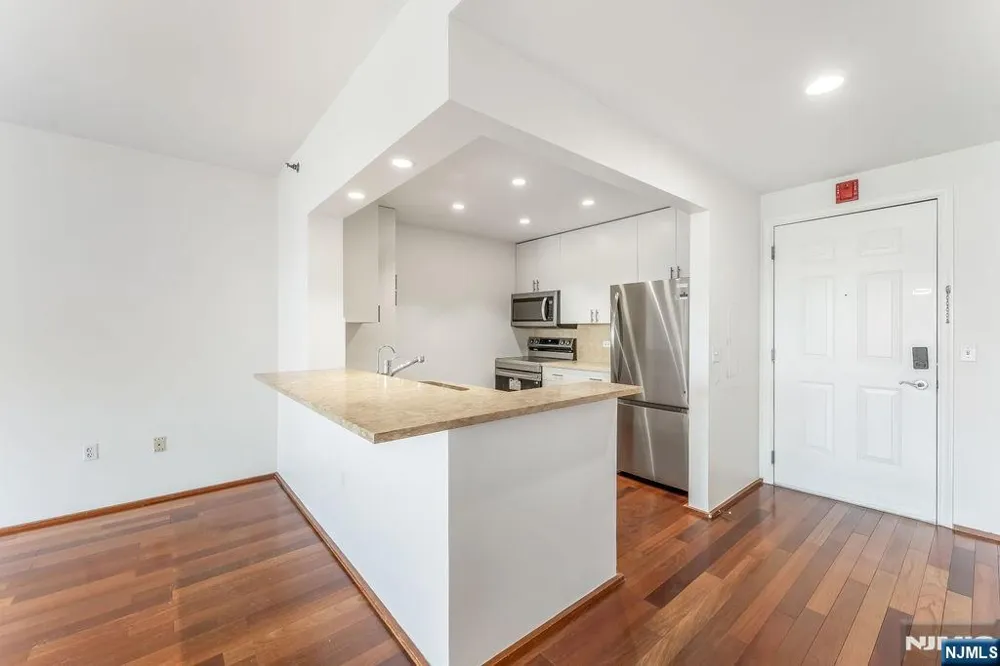 2305 City Place Edgewater, NJ 07020