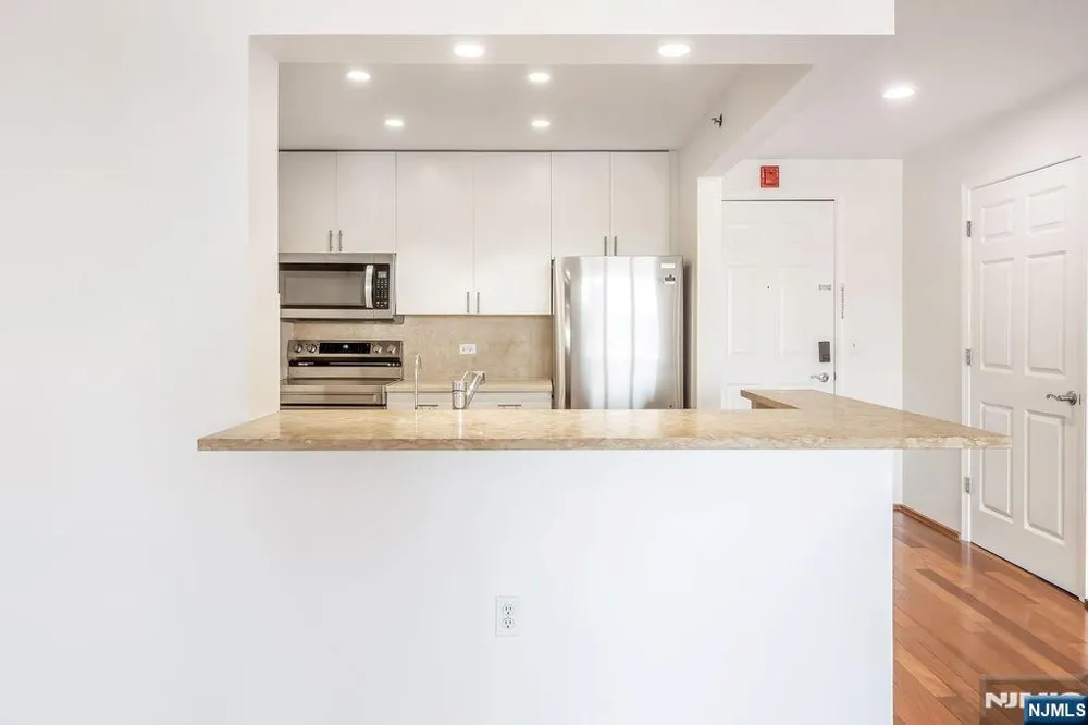 2305 City Place Edgewater, NJ 07020