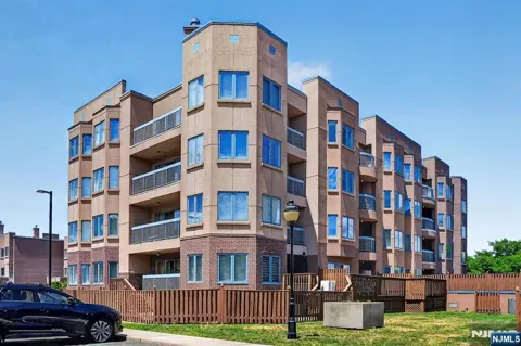 502 Livingston Court N502