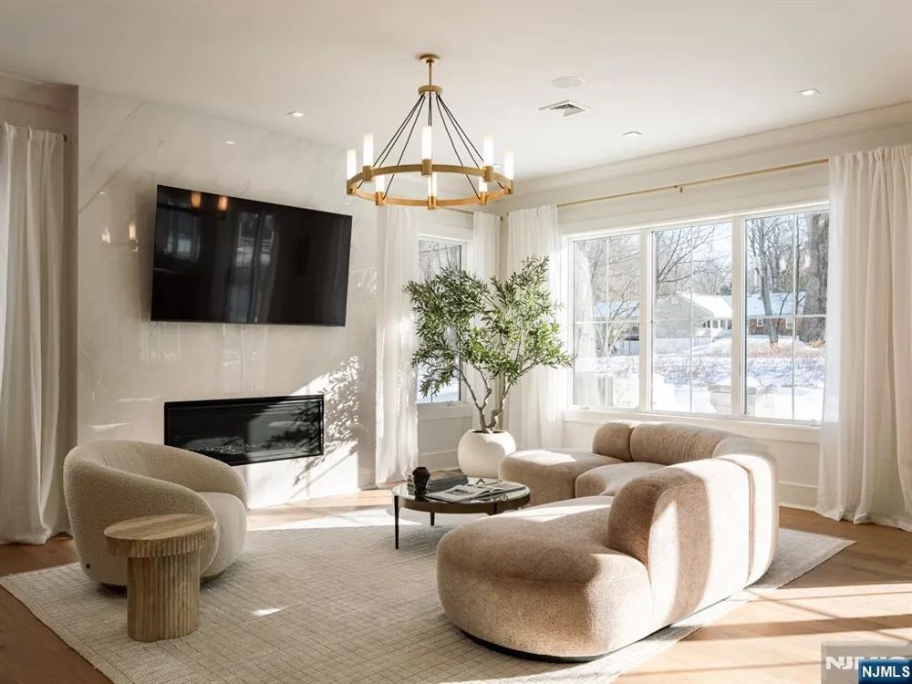 16-18 Paris Avenue 16 Rockleigh, NJ 07647