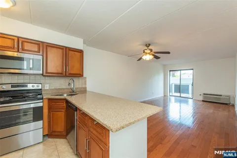 5 Linden Street 3J