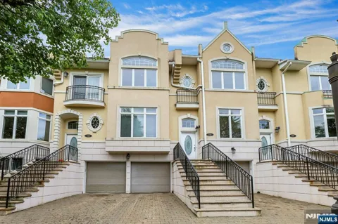 110 Winding Creek