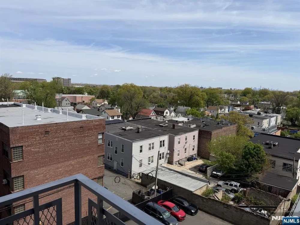 276 Prospect Street 5E East Orange, NJ 07017